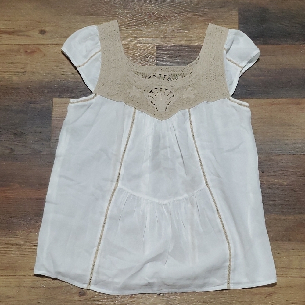 Edme & Esyllte Anthropologie Chic Tan and White Blouse with Elegant Design